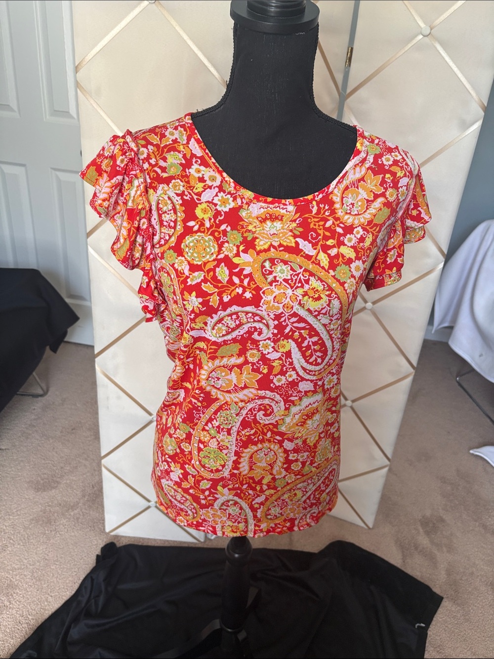 CeCe Red Paisley Floral Scoop Neck Flutter Sleeve Top